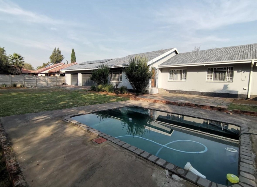 3 Bedroom Property for Sale in Roodia Free State
